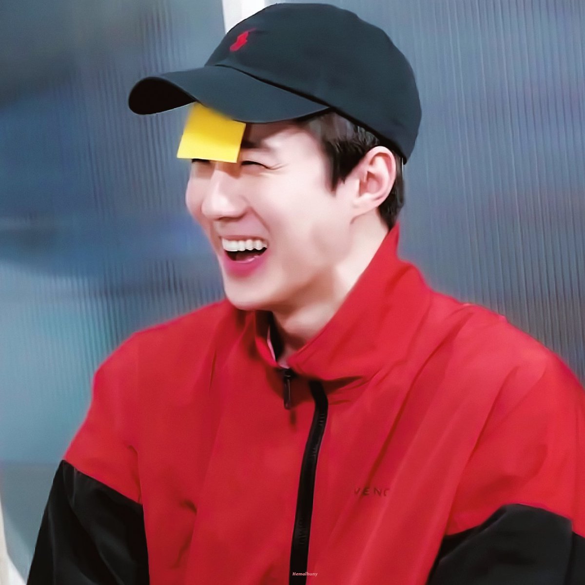 200412 심포유

#세훈 #SEHUN

k.kakaocdn.net/dn/dI8aDQ/btqD…
k.kakaocdn.net/dn/cWMqe7/btqD…