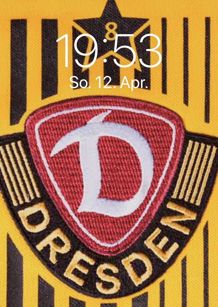 exil53's tweet photo. Einmal im Jahr die besonders beste Uhrzeit. Alles Gute für die Legende aus Elbflorenz. #Vereinsgeburtstag #sgd1953 @DynamoDresden #exil53 https://t.co/gpWfE6zJyD