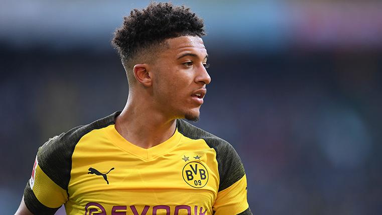 Jadon Sancho - BVB Dortmund (20)Sancho’s output numbers are shocking, with 0,62 non penalty-goals and 0,72 assists per 90, the young Englishman participated in 44% of the BVB’s goals this season. If any team wants to sign him, will have to dive into its pocket!MV: €117.00m