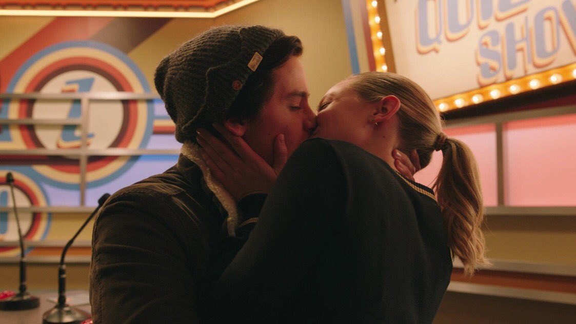 𝟜.𝟙𝟙

«We’re gonna solve every mystery in Connecticut, and we’re gonna eat a lot of pizza.»