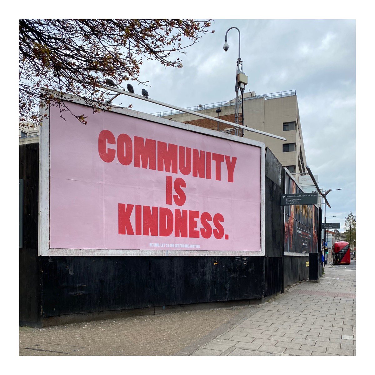 orgchaosmgmt's tweet photo. #communityiskindness 
#OCM #OCMoctopus #concierge #coronavirus #covid19 #community #kindness #communityspirit #billboard #london #sign #lookoutforoneanother #checkin #neighbours #westlondon #dailywalk https://t.co/woJdPUtAne
