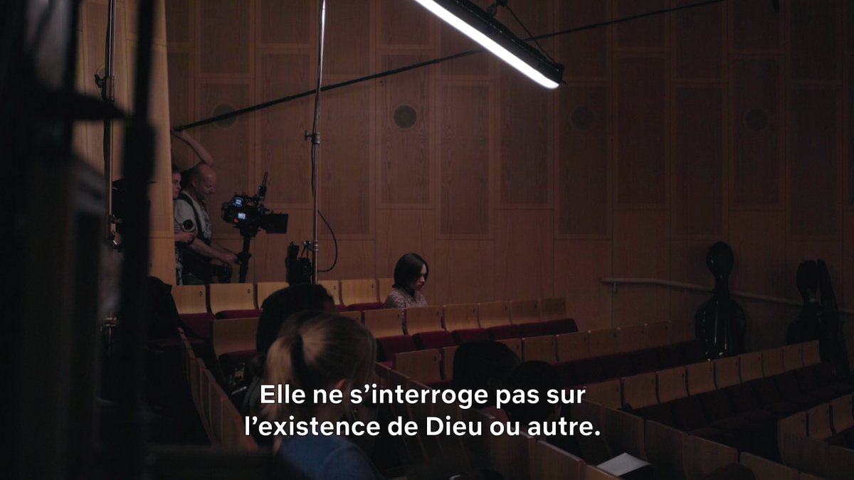 NetflixFR's tweet photo. Comment faire pour mettre une histoire aussi forte qu’Unorthodox à l’écran ? 

On te laisse “Unorthodox : le making-of” t’expliquer en 21 minutes. C’est dispo ! https://t.co/TsK2yTeJeo