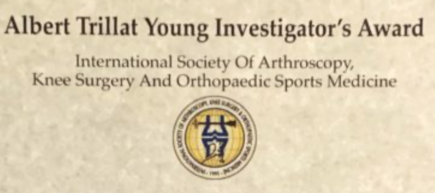 L’ISAKOS (International Society of Arthroscopy, Knee Surgery and Orthopaedic Sports Medicine) remet, régulièrement, une récompense aux "meilleurs espoirs" de la chirurgie du genou. Ce prix porte le nom d'Albert Trillat.