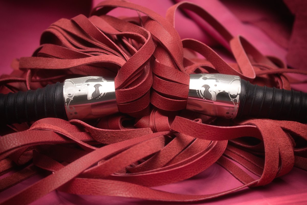BDSMattributes's tweet photo. Making of Steelhead flogger behind the scenes with love, care and attention to detail from everyone involved: https://t.co/HWNuwgXqC2
#leatherflogger #bdsmattributes #bdsmgear #bdsmtools #bdsmflogger #spankingimplements #spankingtools #impactplaygear https://t.co/MiVbRu4TDP https://t.co/RRlhUOWO7J