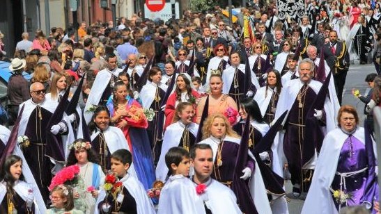 ximopuig's tweet photo. La Setmana Santa Marinera de València. El Canto de la Pasión oriolano. Els tambors de l’Alcora o Alzira. Les cortesies de Xàtiva. La solemnitat de Gandia, Sagunt i Torrent. L’angelet de la corda d’Alfarrasí. Les Aleluies d’Alacant. Titaguas, Vila-real o Alpuente.
#Tornaran https://t.co/P0t4wHPnMW