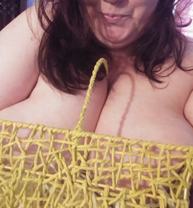 Show me what's in your Easter Basket this morning! https://t.co/srHYufZUSn<a href="/tag/voyeur"class="tags"><span>#voyeur</span></a>