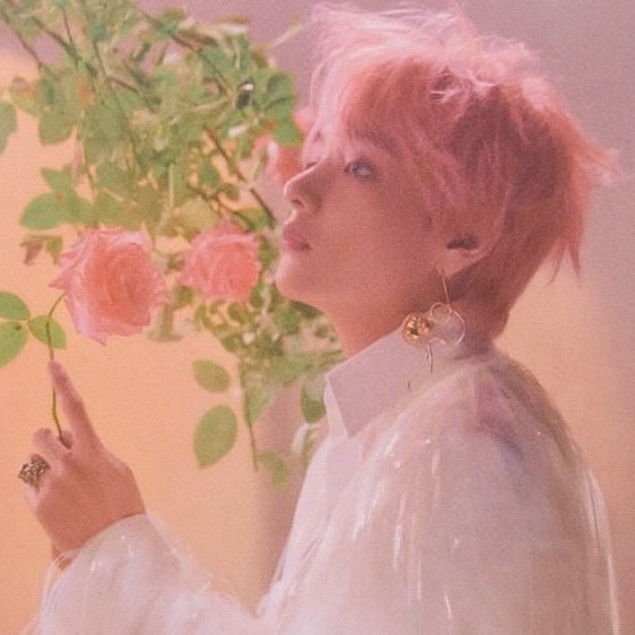 taehyung with flowers; a pretty thread
