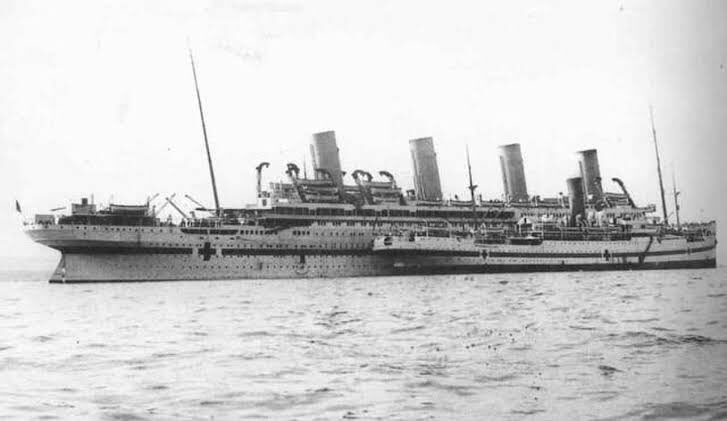 Olympic terus berlayar sampai ke masa pensiunnya di tahun 1935 semenjak diluncurkan pada 14 Juni 1911.Sedangkan adik Titanic, yaitu Britannic, yg punya ukuran lebih besar lagi. Nasibnya pun serupa.Diluncurkan 30 November 1914, Britannic umurnya hanya sampai 1916.