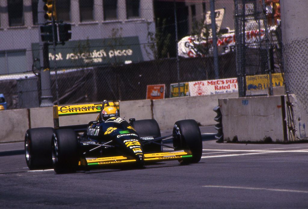 Adrián Campos começou mal 1988 e logo foi substituído por Pierluigi Martini, enquanto Luis Pérez-Sala ocupava a outra vaga. Em Detroit, Martini conseguiu o primeiro ponto do time ao terminar a corrida na 6ª posição.  #MemóriaGP