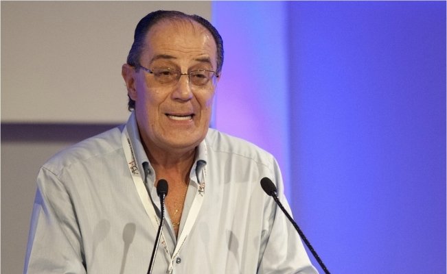 El_Universal_Mx's tweet photo. #ÚltimaHora Por Covid-19, muere el presidente de la BMV, Jaime Ruiz Sacristán. Se encontraba hospitalizado desde marzo pasado luego de dar positivo al coronavirus Covid-19 https://t.co/MudiDyFq0e https://t.co/LOrw80Bwf9