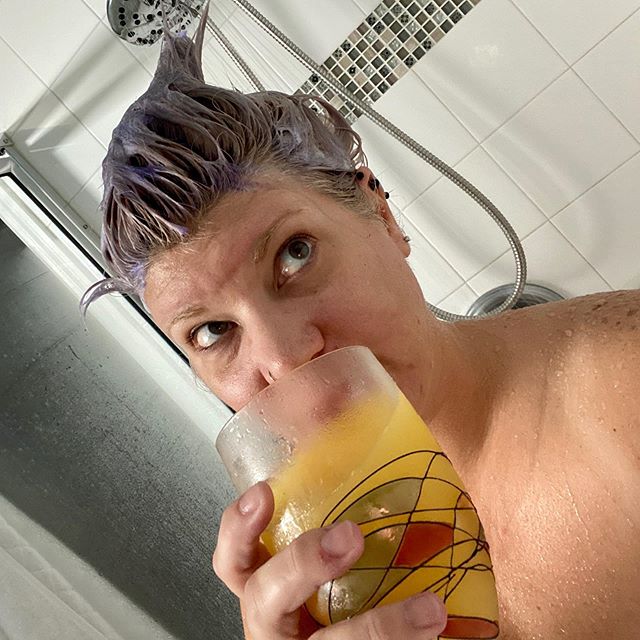 ellliphant's tweet photo. Are shower mimosas a thing?⠀
• ⠀
• ⠀
• ⠀
• ⠀
• ⠀
• ⠀
• ⠀
• ⠀
#showermimosa #showerdrinks #sundaybrunch #socialdistancing #🖕🏼🦠 #bekind #washyourhands #AloneTogether #makingthebestofquarantine

📸 https://t.co/06hQ0OIfOJ via https://t.co/owSpeTm9Fh https://t.co/lDZSU3usbG