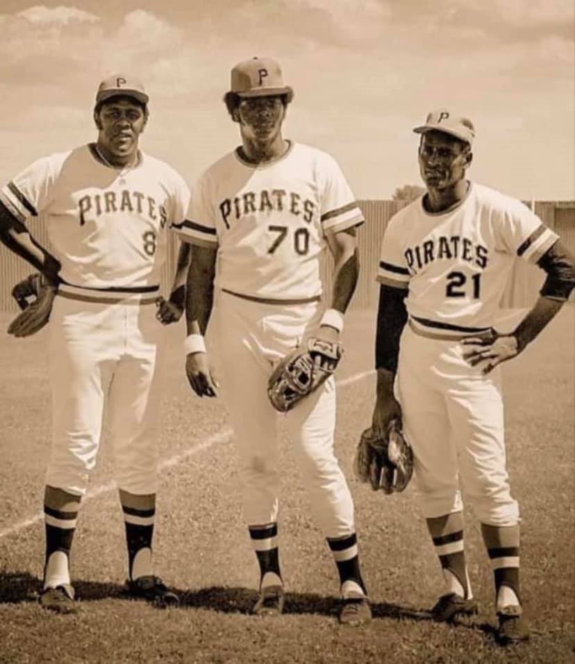 1970s Baseball on X: Willie Stargell and Roberto Clemente flank a young Dave  Parker @Pirates @L_Lbaseball  / X