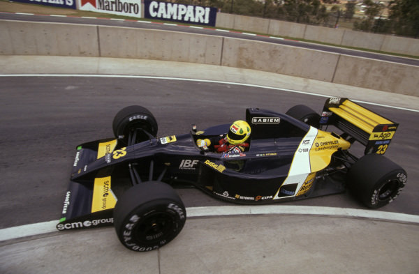 Em 1992,  @fittitweet estreou no time e pontuou no GP do Japão. No ano seguinte, ele pontuou na África do Sul e em Mônaco, ajudando a Minardi a alcançar o maior número de pontos em uma única temporada: 7 (empatado em 2005).  #MemóriaGP