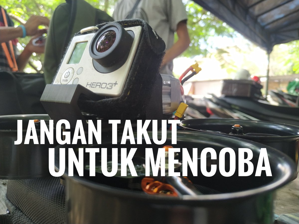 mumun96's tweet image. youtu.be/UKpJS4uQYkg #fpv #freestyle #powerloop #acro