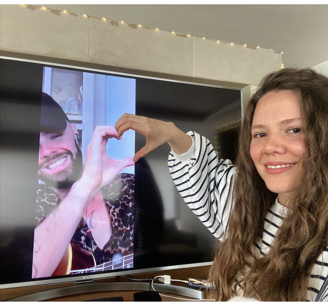 Sobre esses dois na #quarentena 
Quem está acompanhando? <a href="/jesseyjoy/">Jesse & Joy Oficial</a> #jesseyjoy #Latinmusic #músicaemespanhol 

❤️💜🖤🧡💛🤍🤎💚💙💗💟♥️