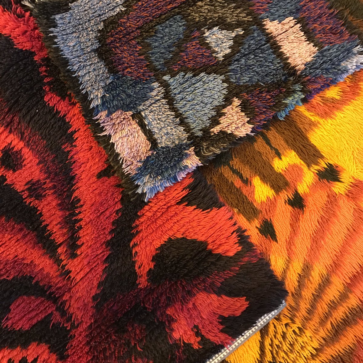 Haresfur1's tweet photo. Selling Scandinavian design items including these colourful woollen hand knotted Swedish Rya rugs. On our website. @DrewPritchard @modernshows @AAFEfairs #SalvageSundays #scandinavianhome #hygge https://t.co/ZV32ciJ4lQ