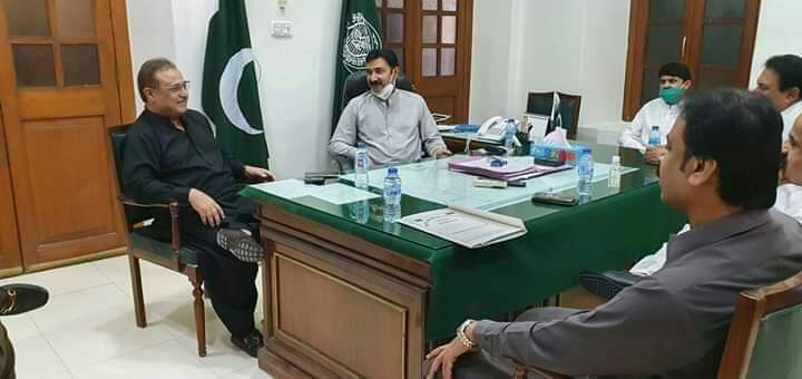 MMSoomro786's tweet photo. Jacobabad ka gareeb tabqa tak ration nhi poncha PPP ka Jiyalo na ration Harap Kar liya Deputy Commissioner Ghazanfar Qadri ki madad sa https://t.co/AsYL2PvUHu