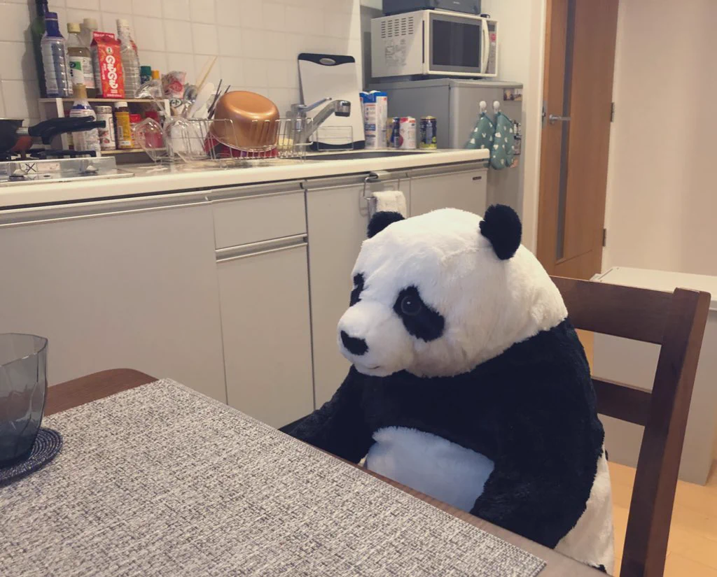 まるで家族？？IKEAのパンダのぬいぐるみが存在感抜群で癒される！ｗｗ