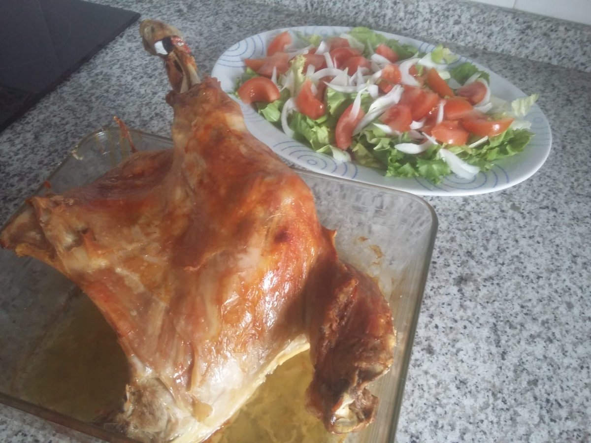 urcacyl's tweet photo. Hoy para celebrar la Pascua en muchas familia se ha comido lechazo asado!!!! Rico, rico. @Interovic @lechedeoveja @CoopsAgroES @tierradesabor @LechazoChurro @jcyl @IgpLechazoCyL https://t.co/4R56y6wno7