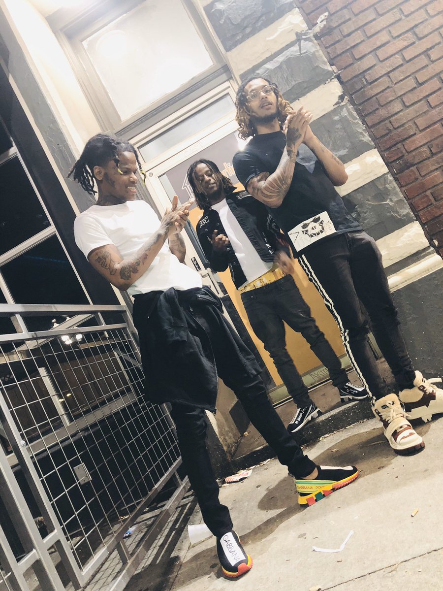 ProdigarJunkie's tweet photo. My whole gang steppin in dolce gabbans you only as good as your weakest link 🤷🏾‍♂️ and we ion got one 🗣🤞🏾 #SSD1 https://t.co/YkD4Gsln40