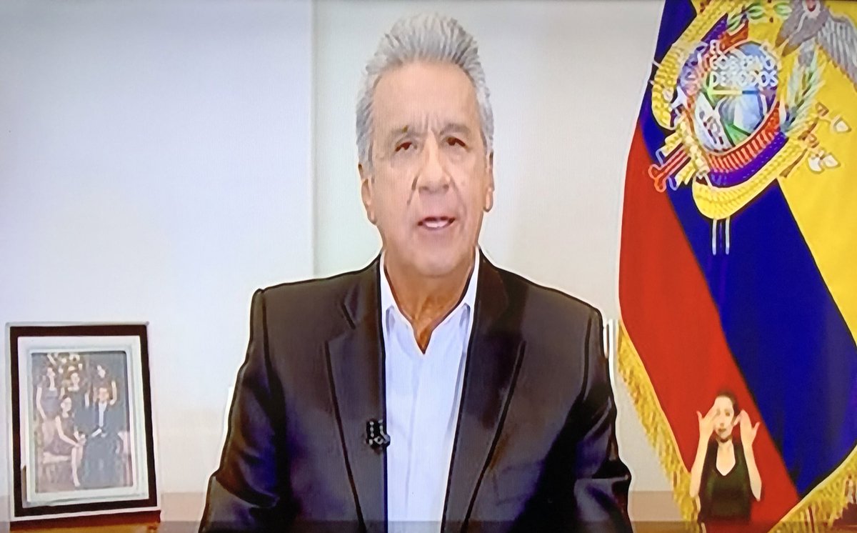 elcomerciocom's tweet photo. #URGENTE | @Lenin Moreno informa que ha dispuesto “reducir el 50% del ingreso mensual a Presidente, Vicepresidente, Ministros y Viceministros. De la misma manera lo harán las funciones del Estado, Gobiernos Seccionales, en especial Asamblea”, por la emergencia ante el #covid19 https://t.co/GZVVjRmSzU