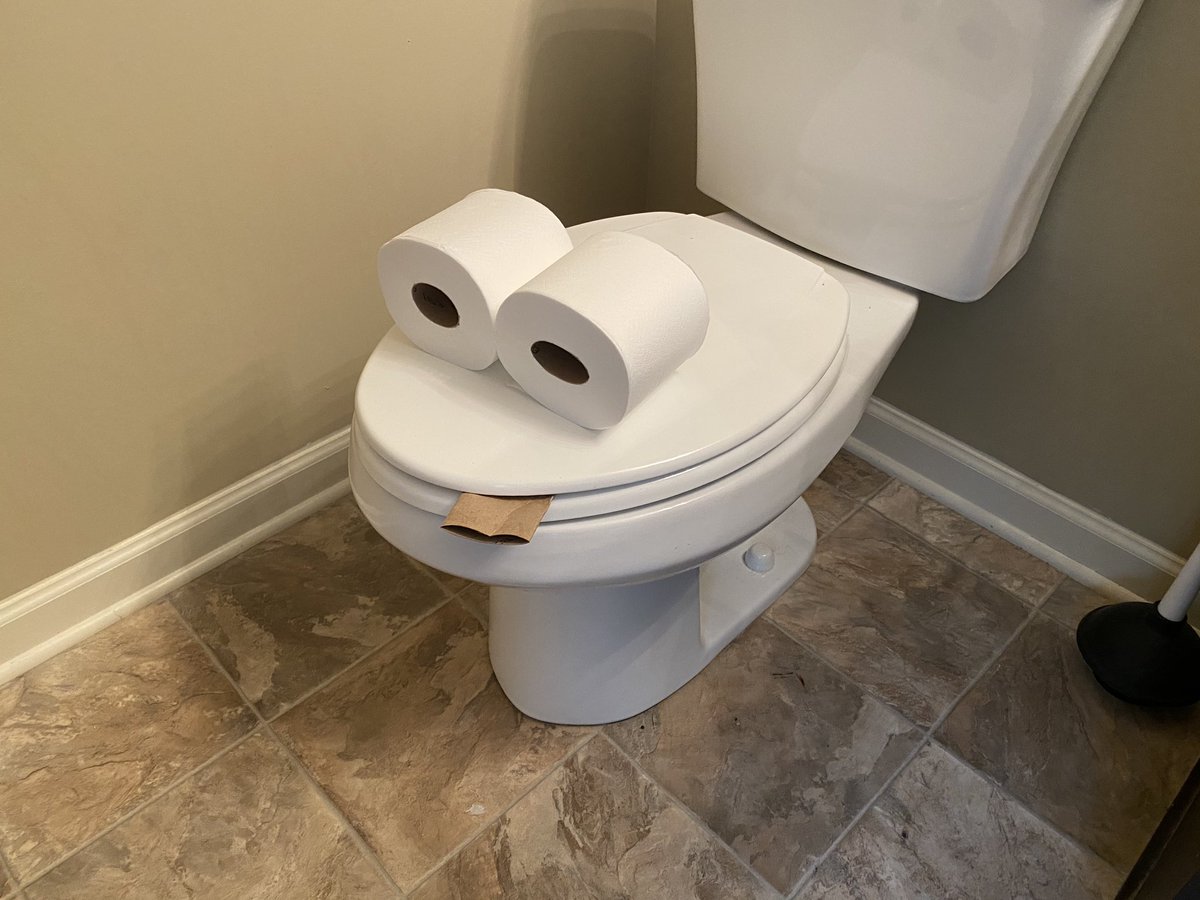 BodegaDej's tweet photo. So I’m in the shower minding my damn business and my mom is banging on the door talking about “Ray I need you to look at my toilet because it’s smoking.” I hop out the shower, threw my clothes on (while im still soaked) and run into her bathroom and what do I see? #immovingout https://t.co/VzuhmijWIF