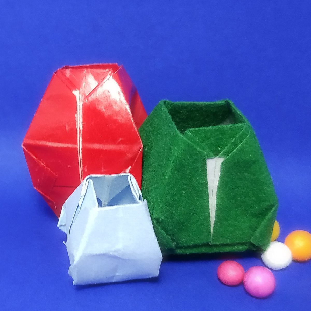 valoros_origami's tweet photo. Here are the EGGS
https://t.co/Zito6Zz4K5
#valoros #valorosorigami #valorosspecials #origami #origamiart #paper #paperfolding #art #tutorial #lockdown #quarantine #happyeaster #easter #easterday #easterbunny #eastereggs #Jesus https://t.co/h15CxmyKg0