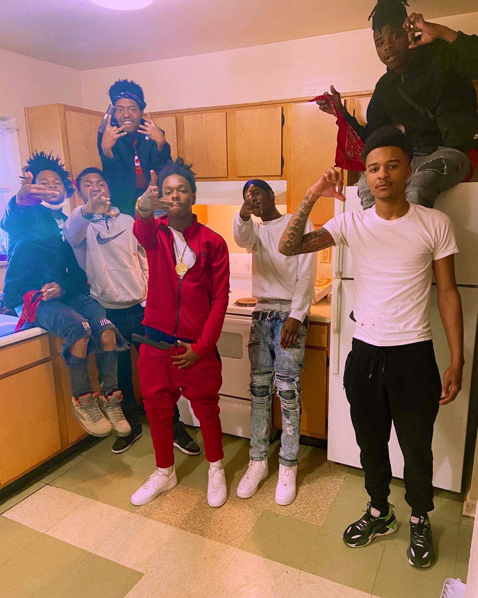 Fastlifebabies's tweet photo. With The Gang Wrong Or Right Yea Willing To Pay With My Life Yeaaa 💙💚#WH252P 🏚UNITY..........!!!!!!!!!!! https://t.co/6QGGa85p8I