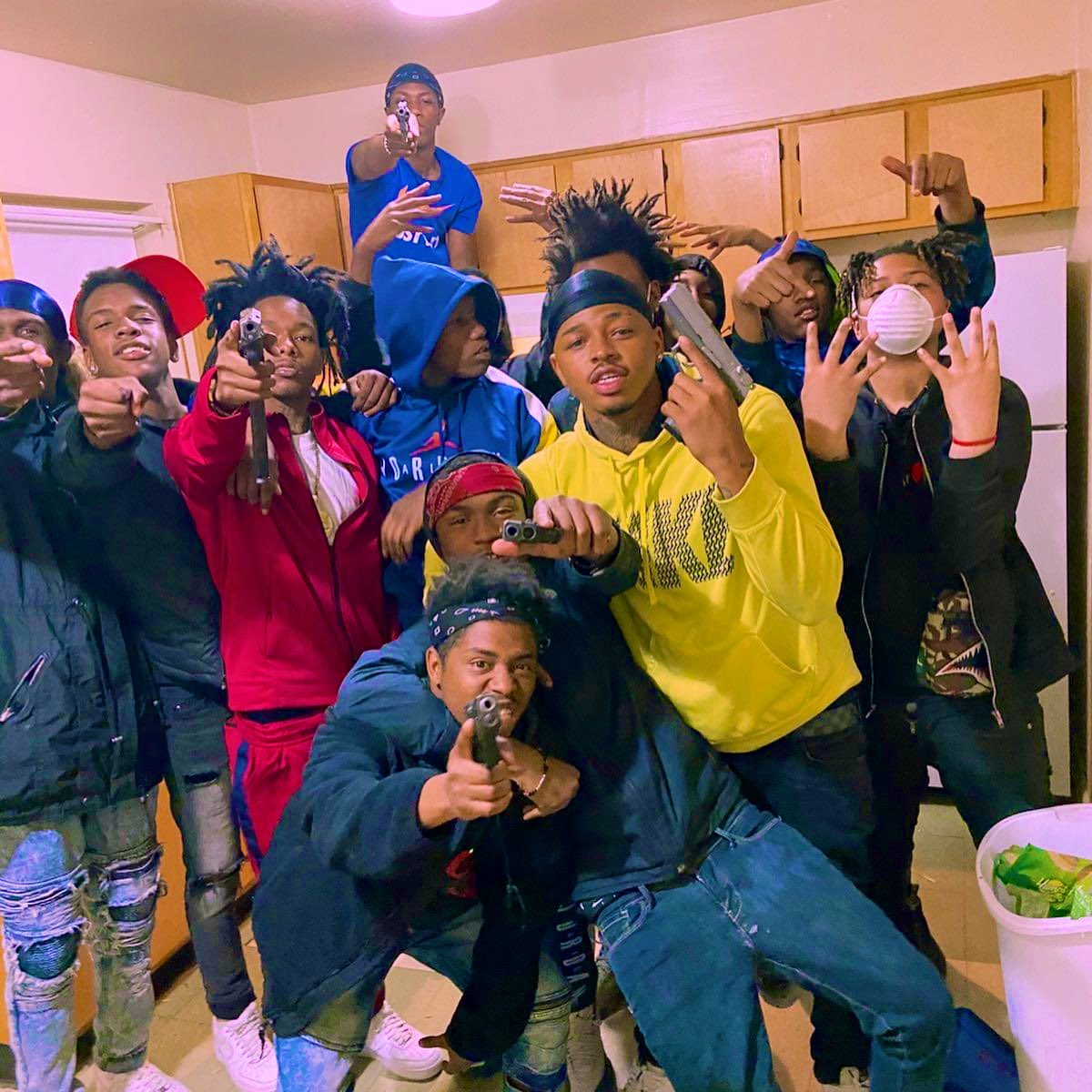 Fastlifebabies's tweet photo. With The Gang Wrong Or Right Yea Willing To Pay With My Life Yeaaa 💙💚#WH252P 🏚UNITY..........!!!!!!!!!!! https://t.co/6QGGa85p8I