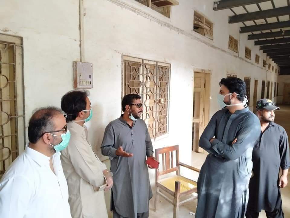 MMSoomro786's tweet photo. President Youth wing Pakistan Sardarzada Moula Bux Soomro visited Ehsas Kifalat Centre in Jacobabad #PTIJacobabad #EhsasProgram #Covid_19 https://t.co/DhYmzgtsta