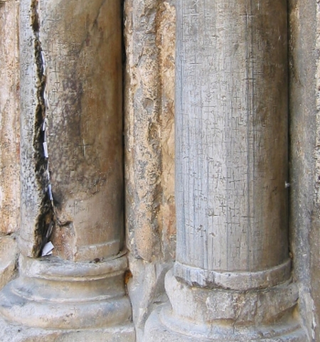 The most prominent graffiti are the dazzling patterns of crosses on the lower parts of the columns and doors:(photo by Gila Brand via Wikimedia Commons, 2007) https://commons.wikimedia.org/wiki/File:AncientgrafS.jpg