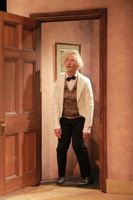 YaritDor's tweet photo. After seeing NTโs One Man Two Guvnors again it reminded me how lovely it was to work on this play at Trinity Theatre. So long ago, so funny, such amazing, funny actors.
#fightdirector
#physicalcomedy
#theatre
#commedia
#comedyforall https://t.co/wsTusB8fOV