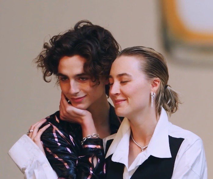 tchalametupdate's tweet photo. Happy Birthday, Saoirse Ronan!! 💗✨ https://t.co/tbPqWqfngB