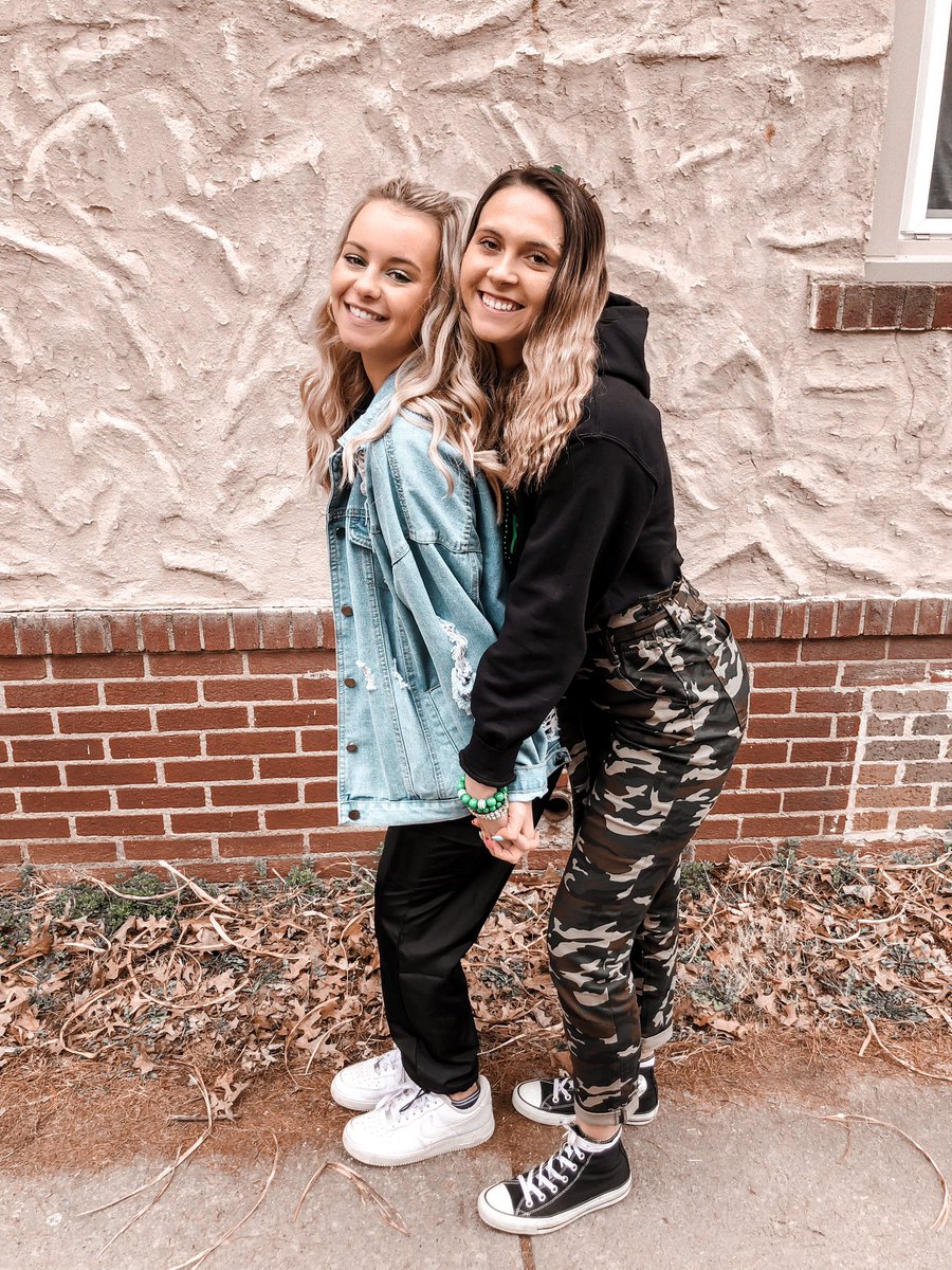 alexisdeps's tweet photo. Happy birthday girl!! have a great day 😘 @mckeever_peyton https://t.co/y8ZBK7p6sj