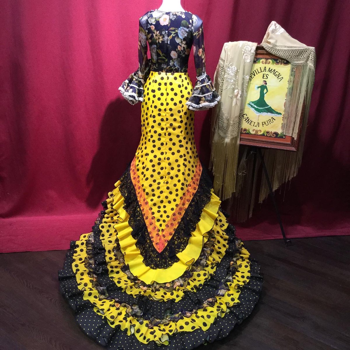 canela_pura's tweet photo. Hay tres cosas que nunca vuelven atrás, la palabra pronunciada,la flecha lanzada y la oportunidad perdida!
 #flamencodancer #batadecola #bienalflamenco #flamencosevilla #batadecolaflamenco #hechoenespaña #madeinspain🇪🇸 #flamencodance #CanelaPura #bailaoraflamenca #sevillaspain https://t.co/A8WgMWCGMq