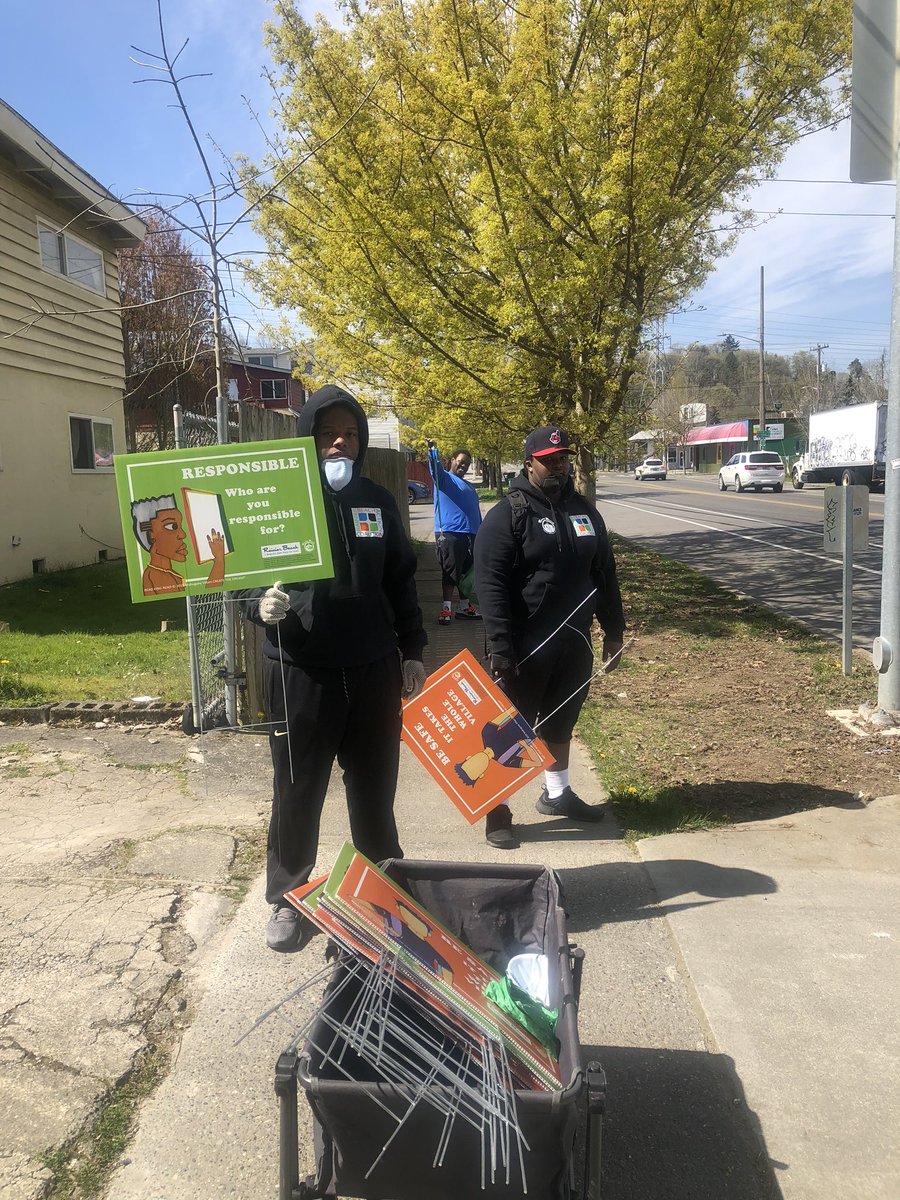 FN_TyraGriffith's tweet photo. Clean Crew at work putting up RBAC yard signs and picking up litter in the neighborhood, while practicing social distancing, wearing masks, using gloves and still showing our community love! #gothope #todayi #cleancrew #seattlecovid19 #RBAC https://t.co/d6Qy7wf493