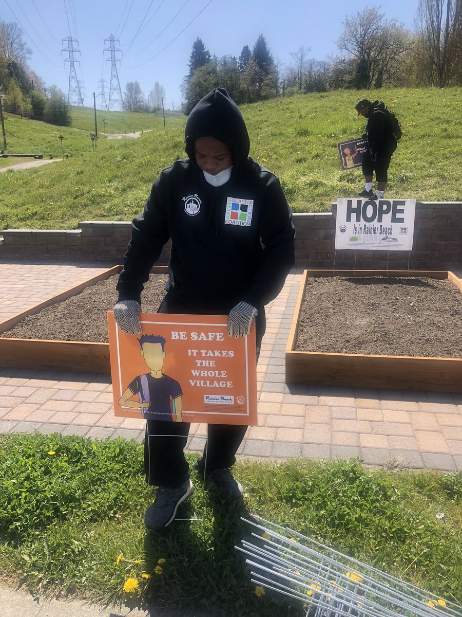 FN_TyraGriffith's tweet photo. Clean Crew at work putting up RBAC yard signs and picking up litter in the neighborhood, while practicing social distancing, wearing masks, using gloves and still showing our community love! #gothope #todayi #cleancrew #seattlecovid19 #RBAC https://t.co/d6Qy7wf493