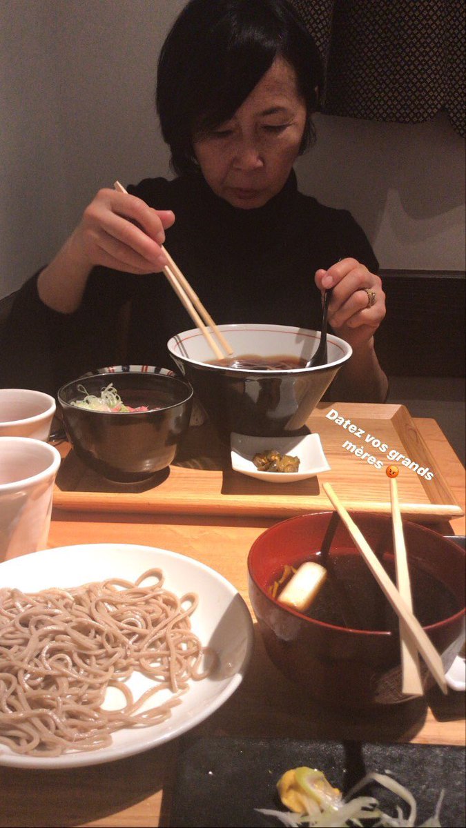 En revanche, les sushis emballés de Nara, le bouillon de fondue « sukiyaki », les soba ou encore les okonomyki (dans l’ordre des photos) sont eux 100% originaires de l’archipel!