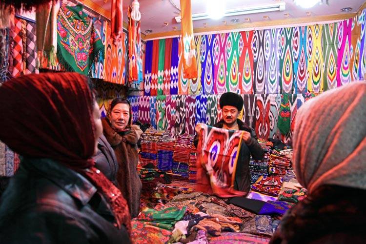 Another example of shared technique in very different places on Earth is ikat. Known as abr-bandi in Persian, this fabric dying technique is widespread in Central Asia (and India and Southeast Asia).
