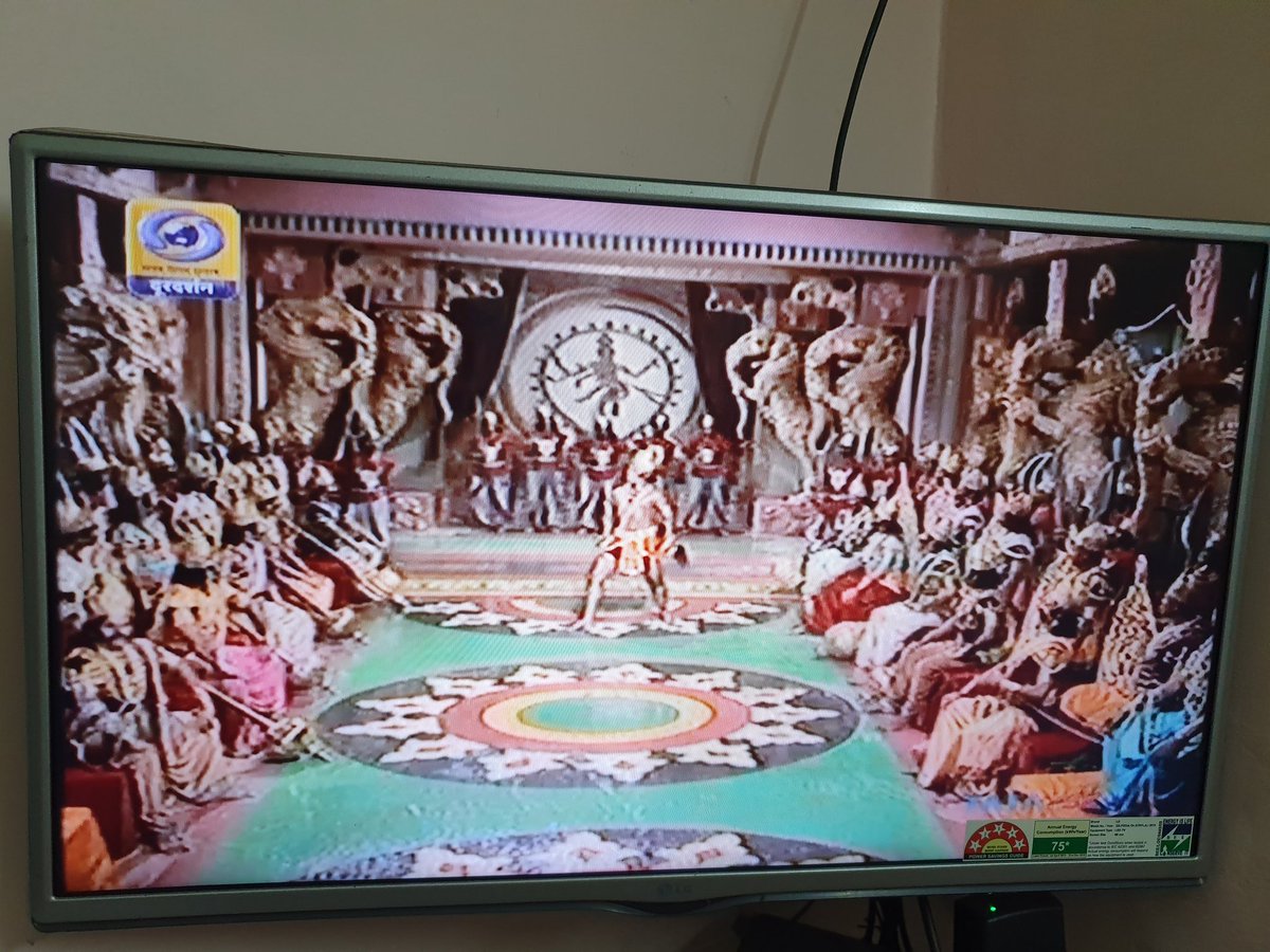 sank256's tweet photo. #Ramayan on @DDNational #Angad challenges #Ravana's warriors to move his leg @Imangadbedi #ShriRam @LahriSunil @arungovil12 #Quarantine #Ram #RamayanOnDDNational #RamayanaIsBack @desimojito #RamayanReturns @devduttmyth @narendramodi @arungovil12 @seriousfunnyguy @JohnyPatil https://t.co/N2pPRQgE7l