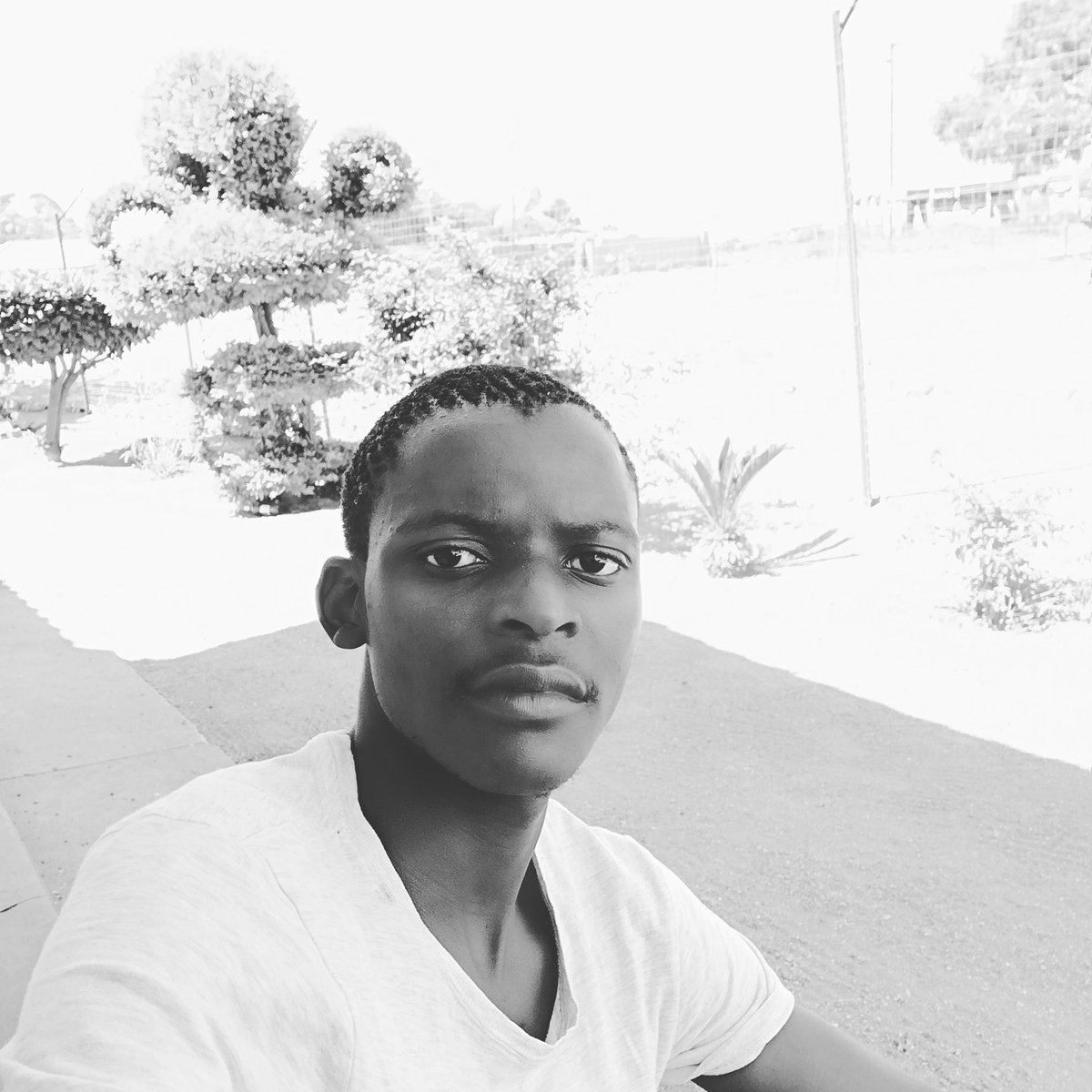 LuckyMmara's tweet photo. #NewProfilePic https://t.co/Xglb2gsPHT