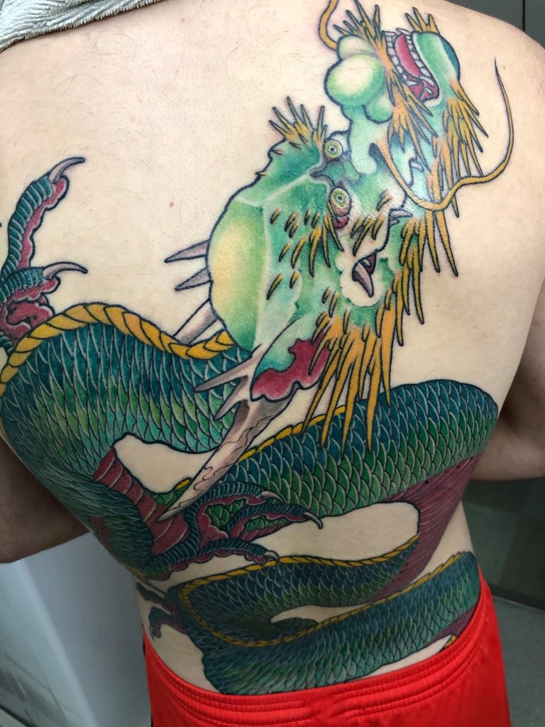 Bon trêve de bouffe mdrSi je dois parler de mon aventure, faut je vous parle de la plus grosse épreuve du voyage : mon putain de tatouage de 20m2