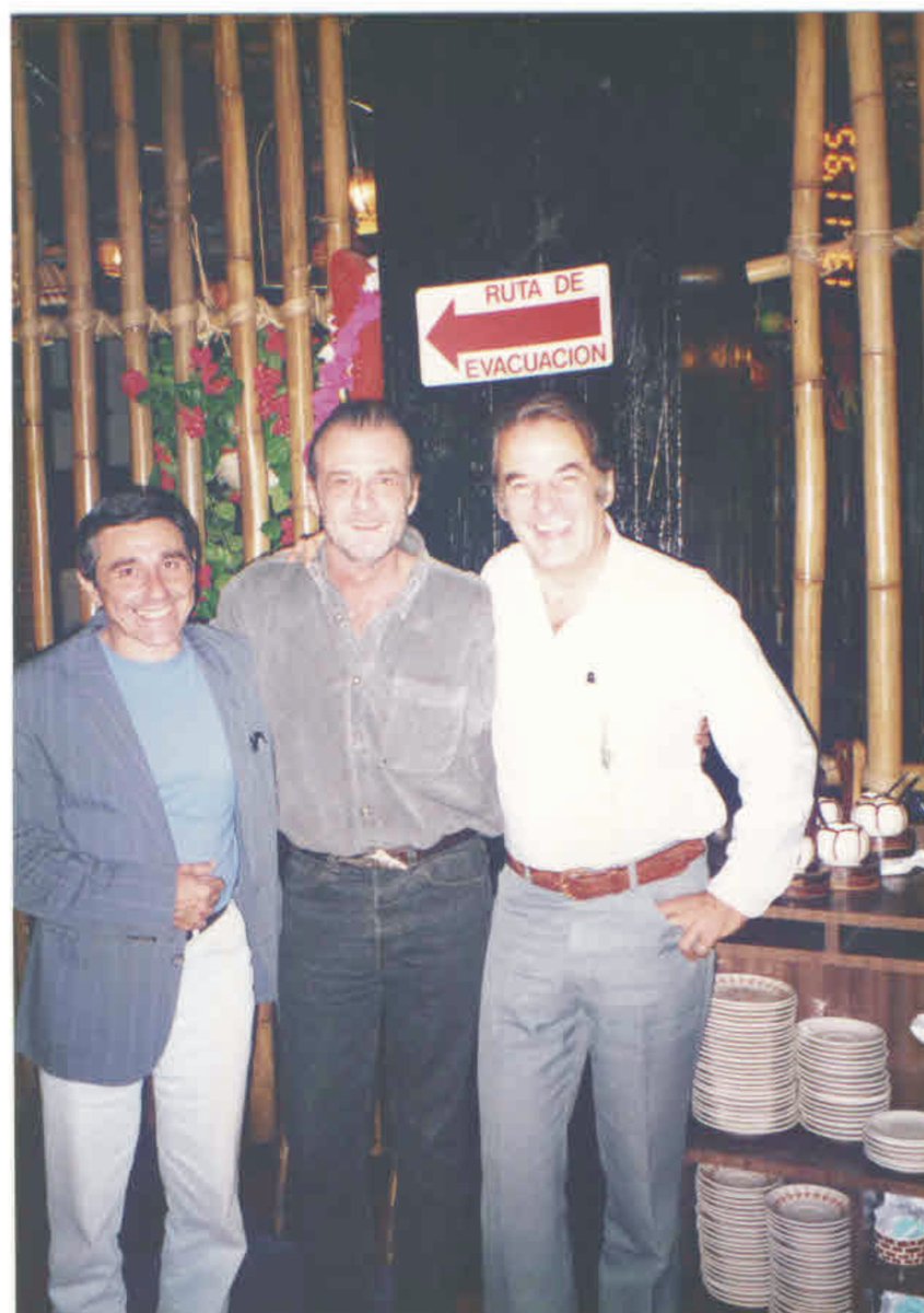 #LuisEduardoAute 
Q absurdo q tu hayas muerto:
se lo pregunta la vida,
q trae la muerte escondida
en la crueldad del desierto,
que mata siempre despierto.
Quién va a escuchar tu latido,
hasta el último sonido,
de tu pintura y canción;
q harás con el corazón
de tanto amigo querido