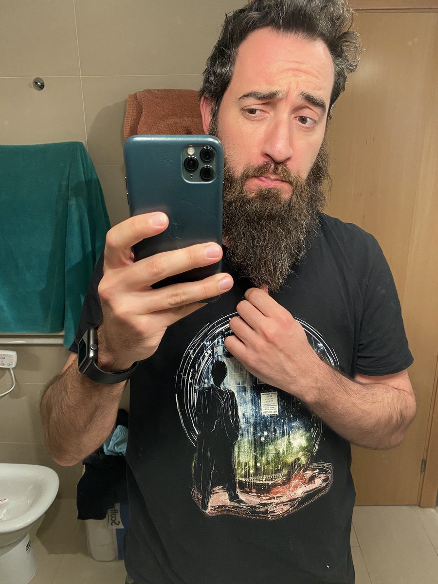 arekkukun's tweet image. El rey ha muerto... #byebyeBeard