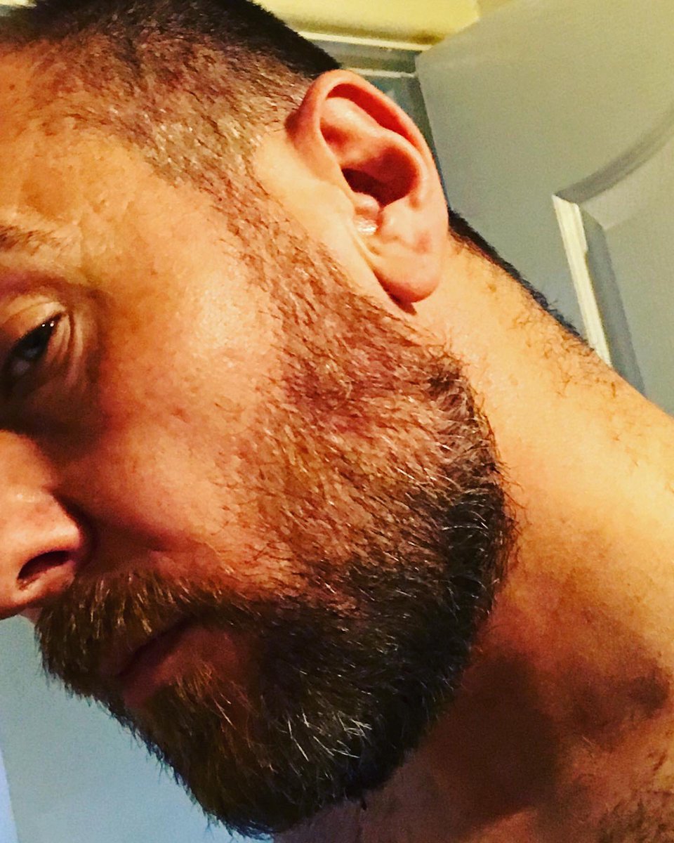 eddo75's tweet photo. Filtered Instagram version versus unabridged fucking mess reality version of my #homehaircut #homeshave 

#VidalTooSoon https://t.co/90kO4uRyDi