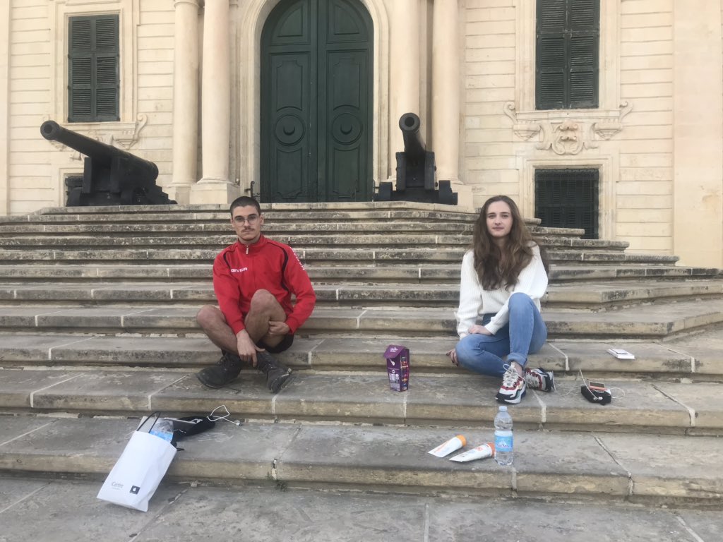 We’re supporting Xandru and Lara as they sit at Castille urging Malta to rescue men, women and children stranded out at sea.

Well done to these brave young activists!