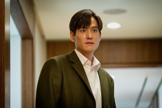 백경이 부부의세계 지선우 아들이라면 백경이 내 아들 어쩌고 소리 들을때
아 우리 이감독 진짜 가,족같은 소리하고 있네 당신이 나랑 가족이야? 쇼~하지마시고요 기어코 우리 엄마 버리고 그 회장 사위자리 꿰차고 앉았으면 얌전히 살아 더 바라지말고