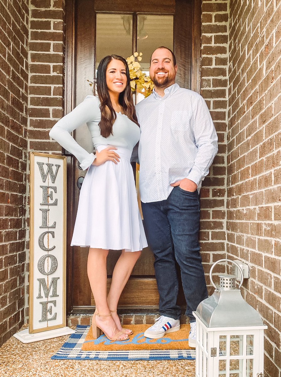 AmberChlysta's tweet photo. Happy Easter from our family to yours!! 🤍 We somehow managed to get a timed picture this morning in the rain to send to our families. Hope everyone has a very blessed day! 🙏🏼 https://t.co/5ML2ZPluVj