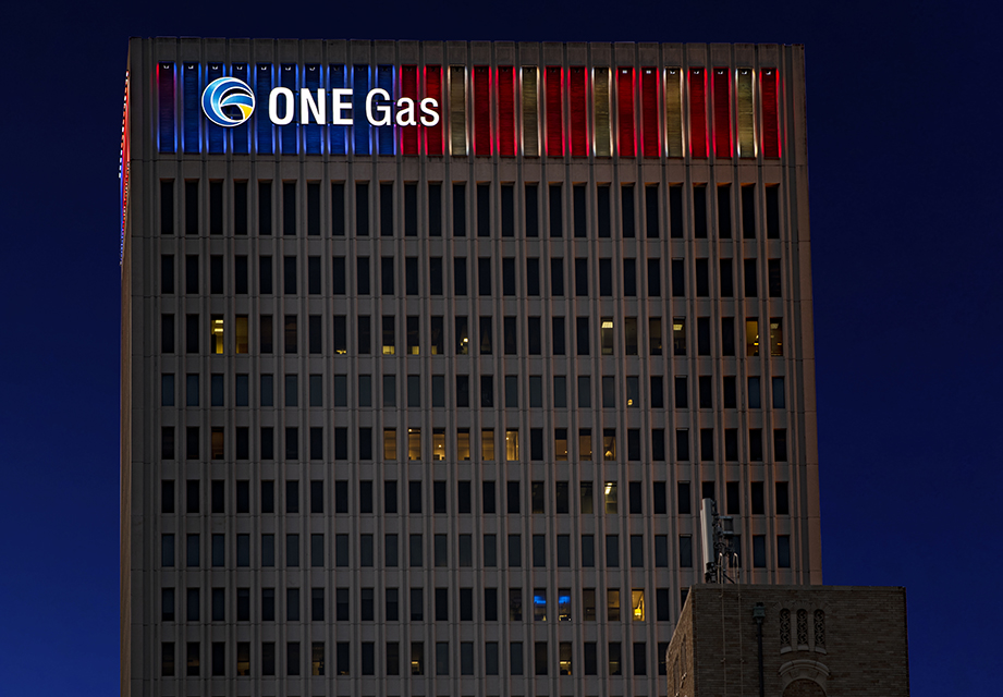 ONEGasInc's tweet photo. We're honored to light up our headquarters for April to show support of those who are working to #FlattenTheCurve. For those in the medical community, food service employees, those working from home and fellow utility workers: Thank you isn't enough, but it's a start. Stay safe. https://t.co/fLmUUk6Q4p