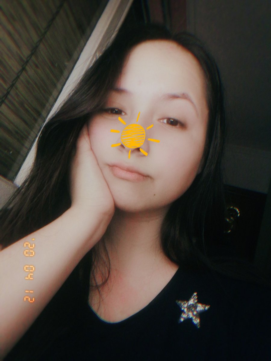 LuisaZambranoOF's tweet photo. Bueno creo que se me hizo tarde, pero yo también quería participar de esto. ☀️
#SunForV @BTS_twt https://t.co/4H8qwSZryP